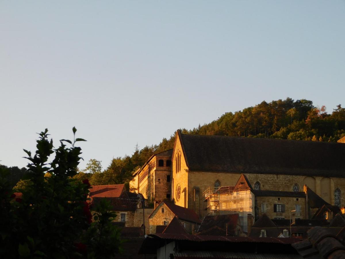 Hotel-Restaurant Des Augustins Saint Cyprien Bagian luar foto