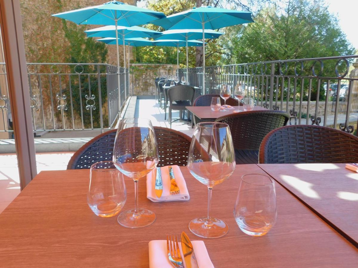 Hotel-Restaurant Des Augustins Saint Cyprien Bagian luar foto