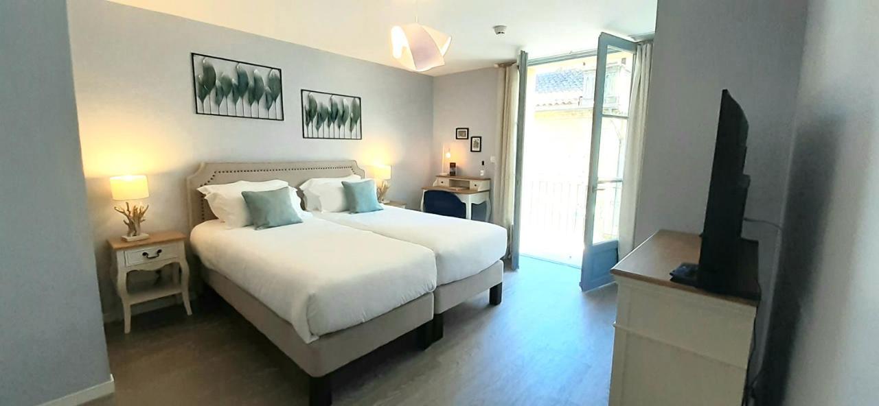 Hotel-Restaurant Des Augustins Saint Cyprien Bagian luar foto