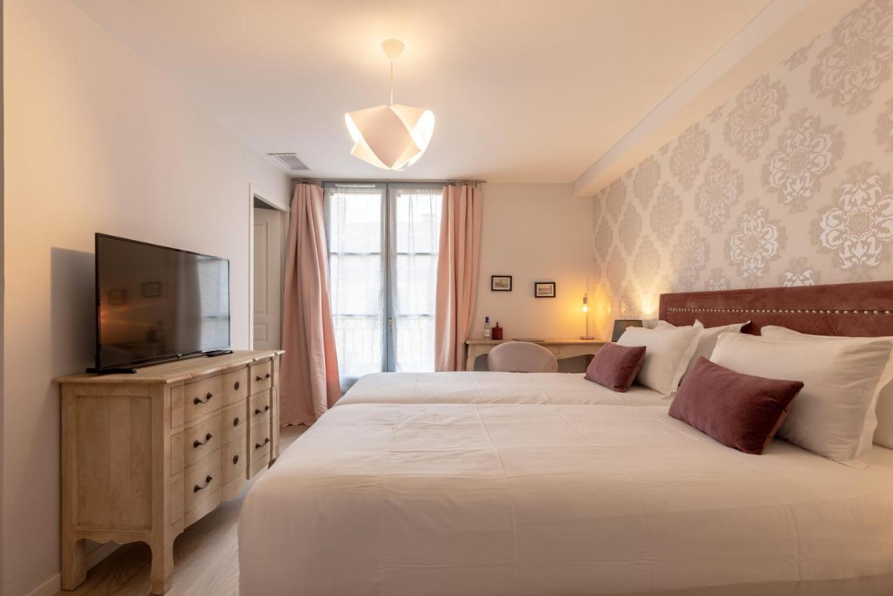 Hotel-Restaurant Des Augustins Saint Cyprien Bagian luar foto