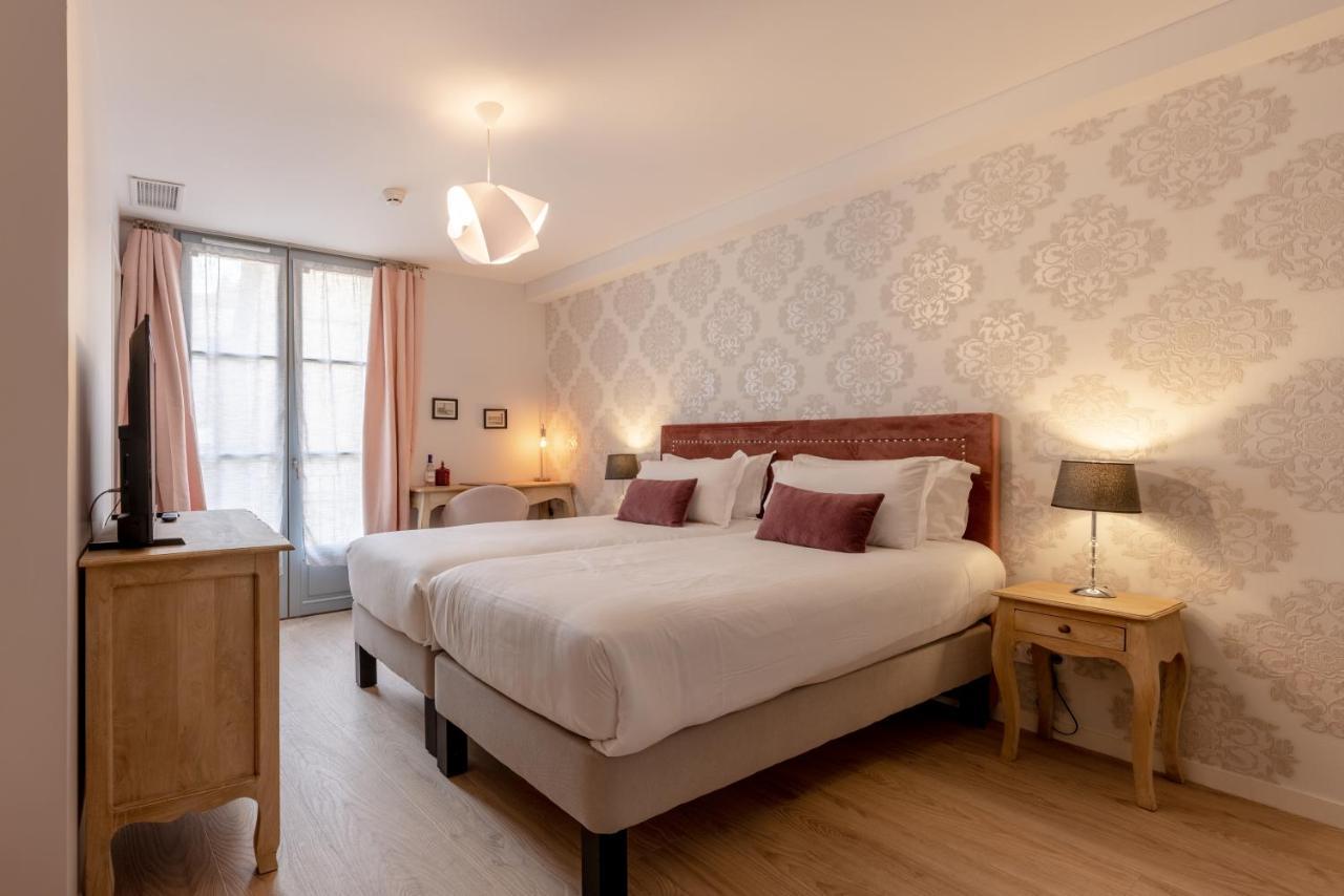 Hotel-Restaurant Des Augustins Saint Cyprien Bagian luar foto