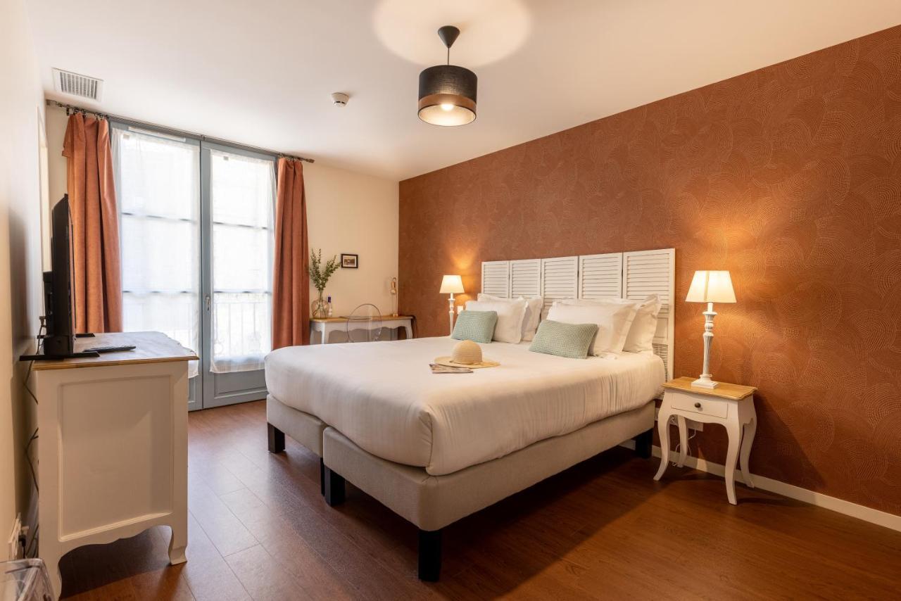 Hotel-Restaurant Des Augustins Saint Cyprien Bagian luar foto