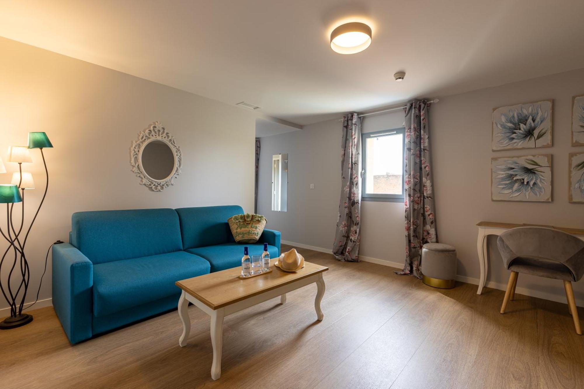 Hotel-Restaurant Des Augustins Saint Cyprien Bagian luar foto